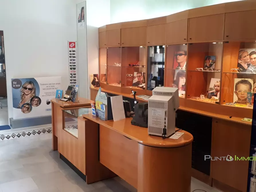 Immagine 5 di Negozio in vendita  48 a Brindisi
