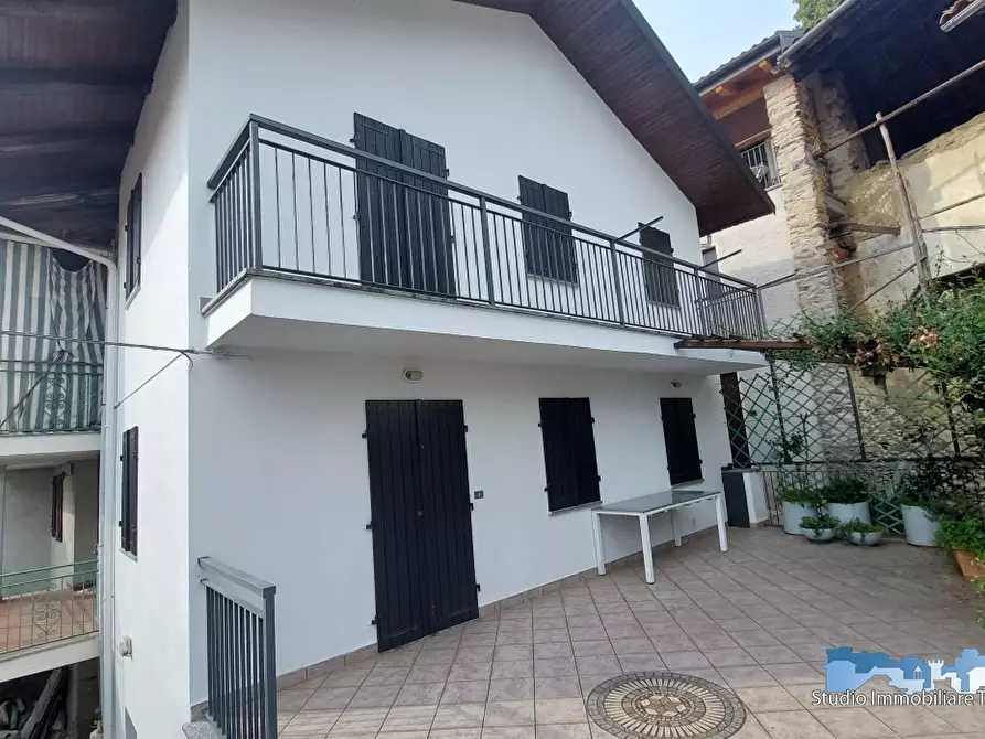 Immagine 2 di Casa semindipendente in vendita  a Val Di Chy