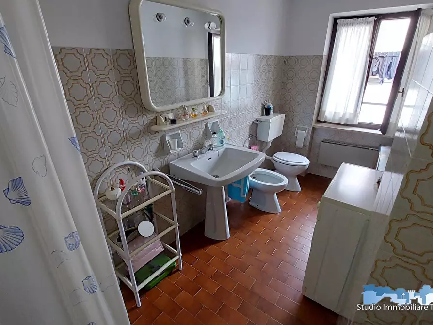 Immagine 10 di Casa semindipendente in vendita  a Val Di Chy