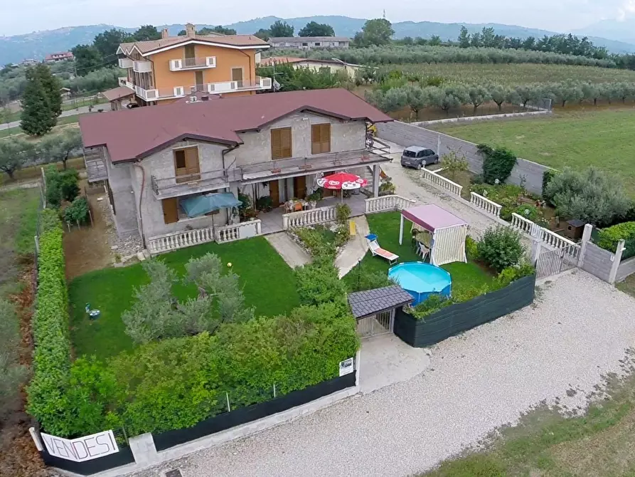 Immagine 1 di Villa in vendita  a Cepagatti