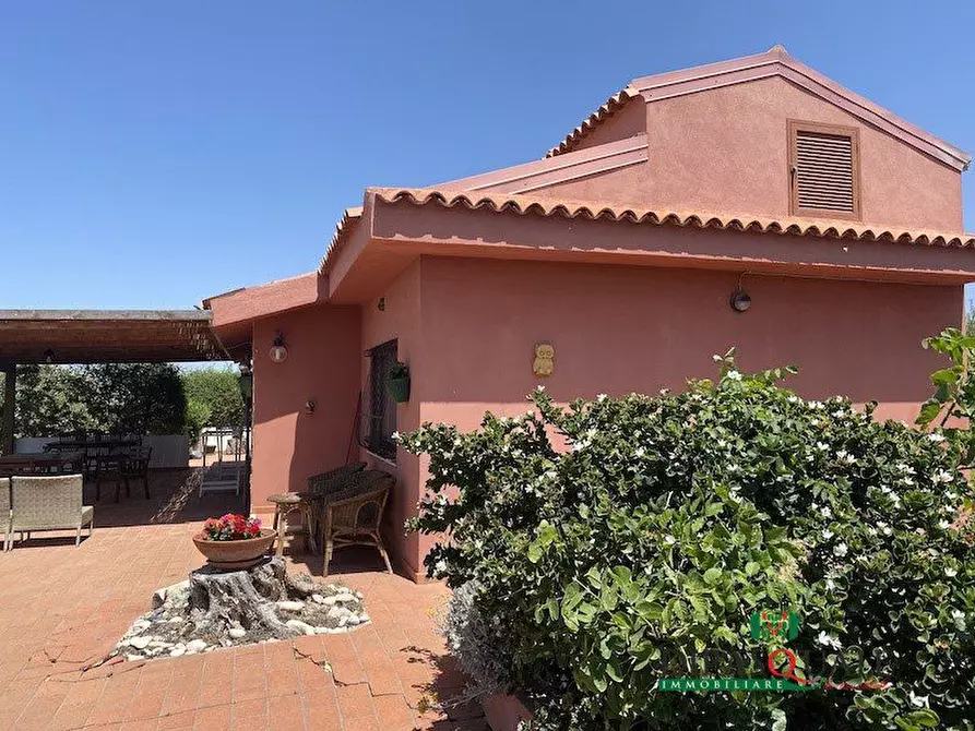 Immagine 2 di Villa in vendita  a Ragusa