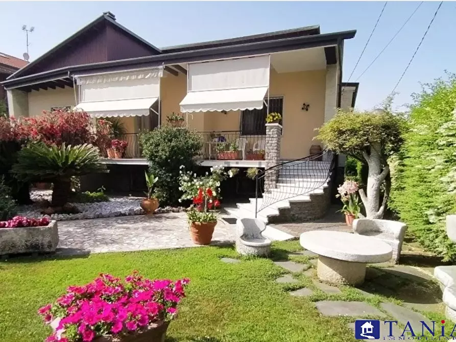 Immagine 1 di Casa indipendente in vendita  a Carrara