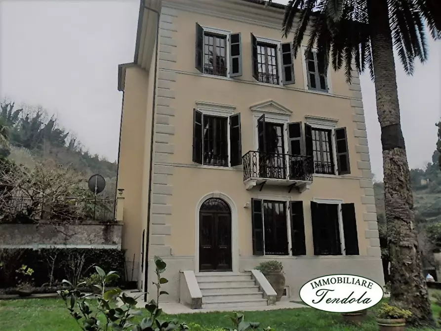 Immagine 4 di Villa in vendita  a Carrara
