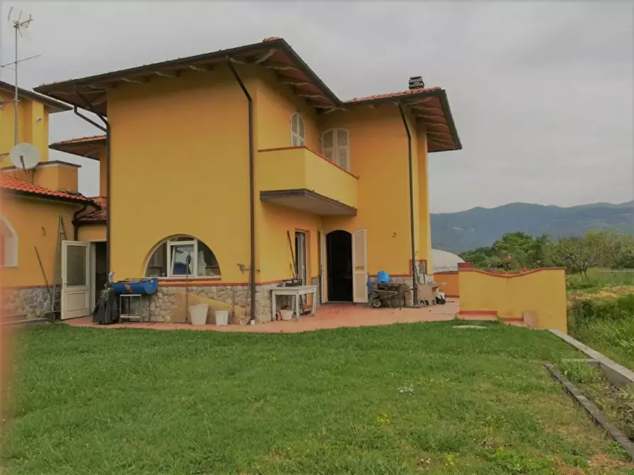 Immagine 2 di Casa indipendente in vendita  a Castelnuovo Magra