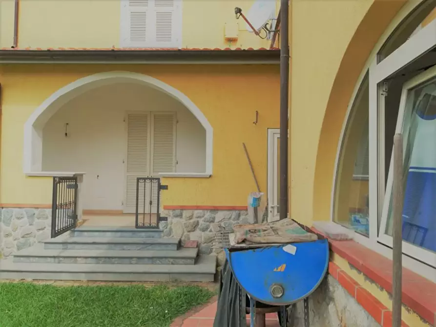 Immagine 3 di Casa indipendente in vendita  a Castelnuovo Magra
