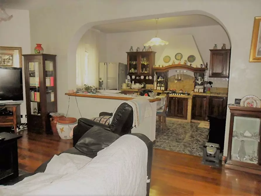 Immagine 3 di Villa in vendita  a Castelnuovo Magra