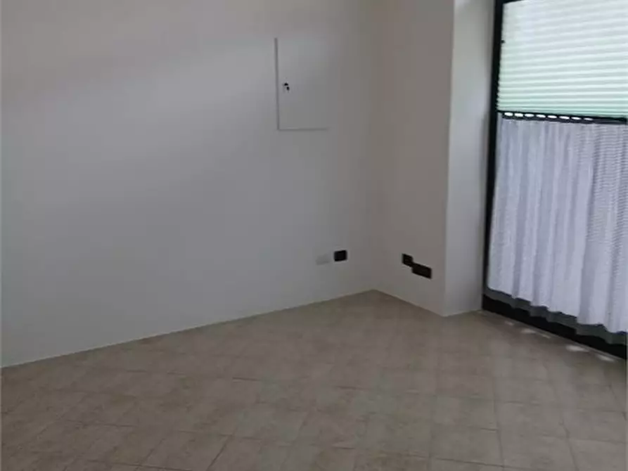 Immagine 1 di Loft/Open space in affitto  a Castelnuovo Magra