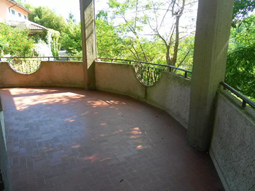 Immagine 3 di Villa in vendita  a Carrara