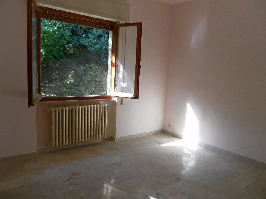 Immagine 10 di Villa in vendita  a Carrara