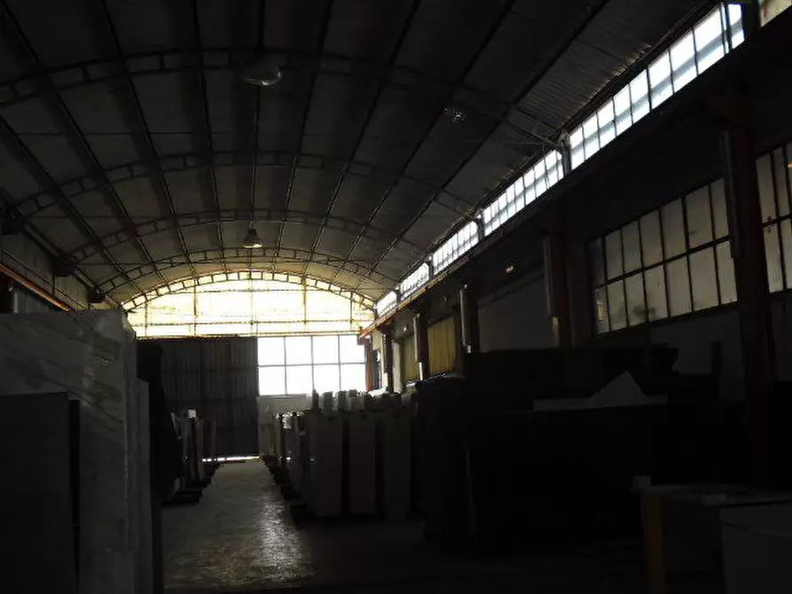 Immagine 3 di Capannone industriale in vendita  a Ortonovo