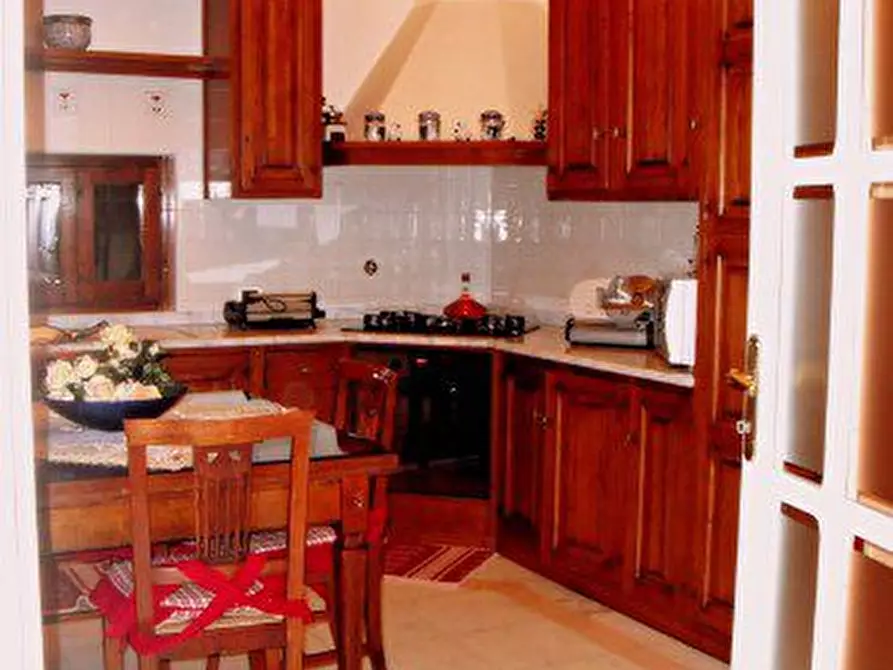 Immagine 5 di Villa in vendita  a Massa