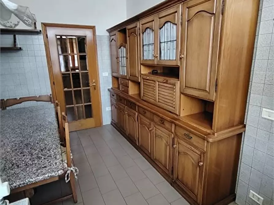 Immagine 3 di Appartamento in vendita  a Carrara