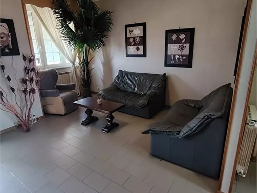 Immagine 1 di Appartamento in vendita  a Carrara