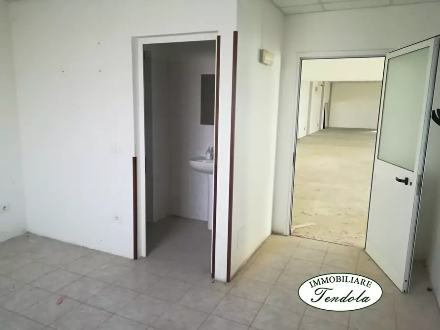 Immagine 3 di Capannone industriale in vendita  a Castelnuovo Magra