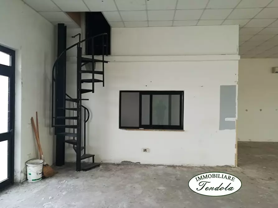 Immagine 2 di Capannone industriale in vendita  a Castelnuovo Magra