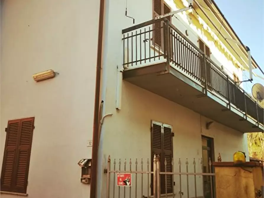 Immagine 2 di Casa indipendente in vendita  a Ortonovo