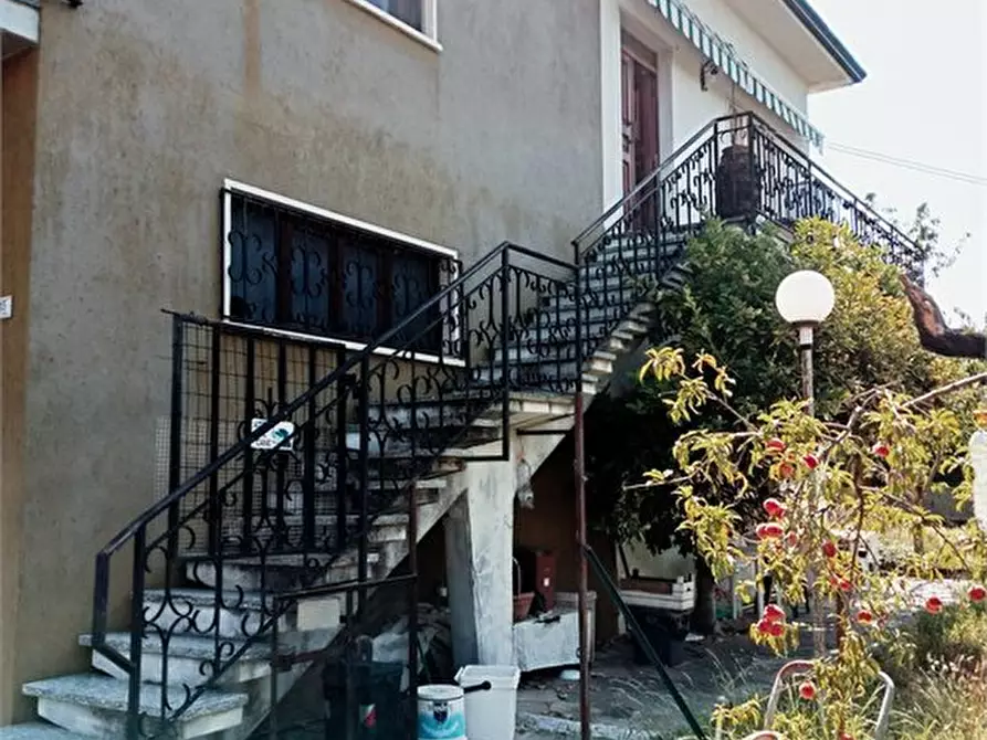 Immagine 2 di Casa indipendente in vendita  a Castelnuovo Magra