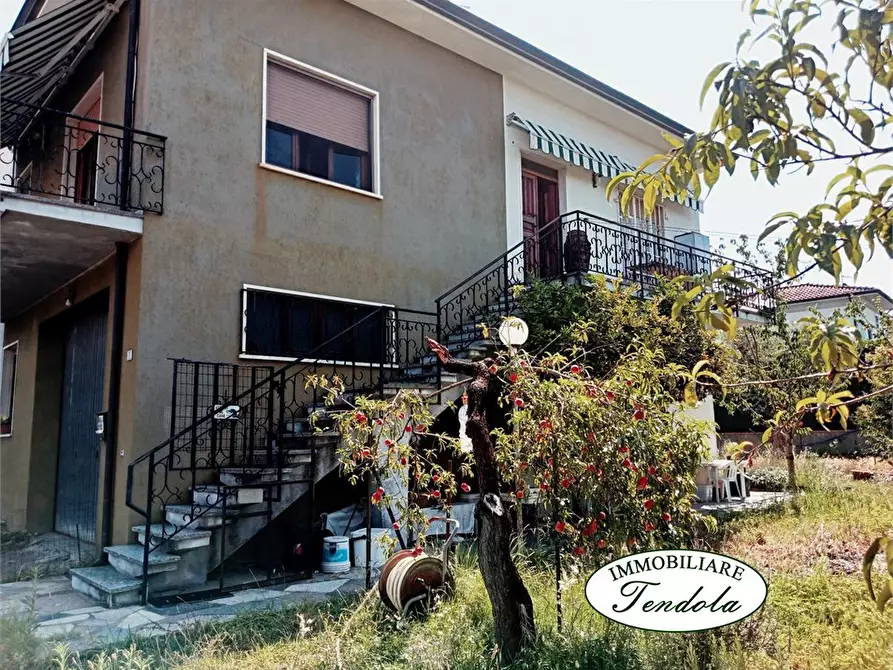 Immagine 1 di Casa indipendente in vendita  a Castelnuovo Magra