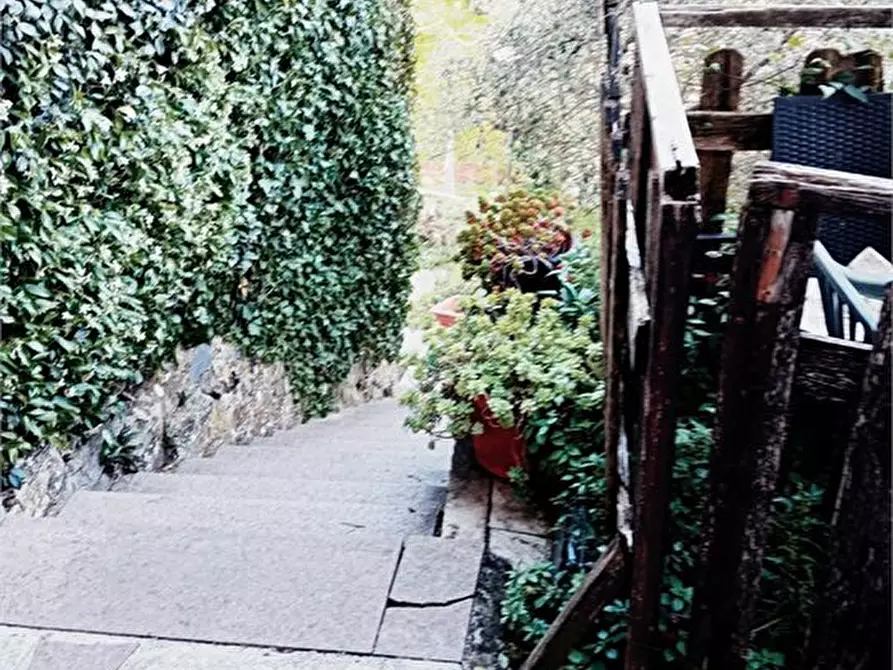 Immagine 2 di Casa indipendente in vendita  a Ortonovo