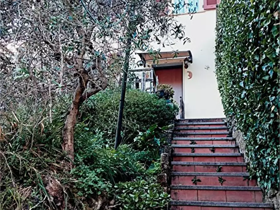 Immagine 1 di Casa indipendente in vendita  a Ortonovo