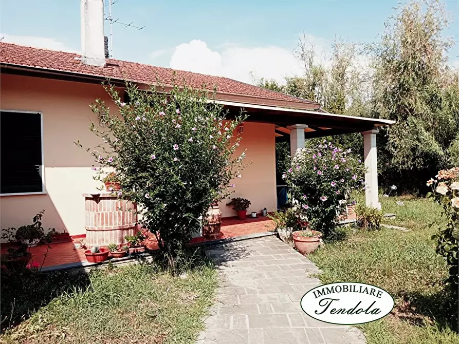 Immagine 5 di Casa indipendente in vendita  a Carrara