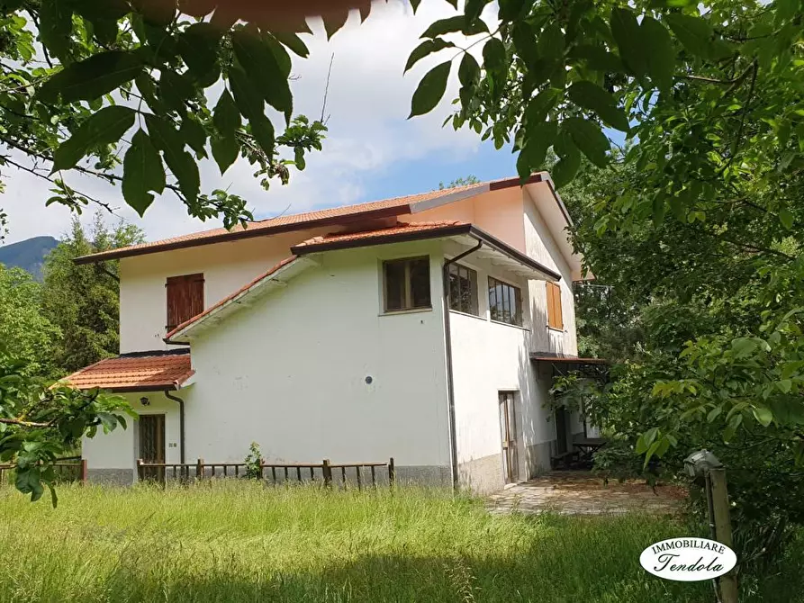Immagine 1 di Casa indipendente in vendita  a Fivizzano