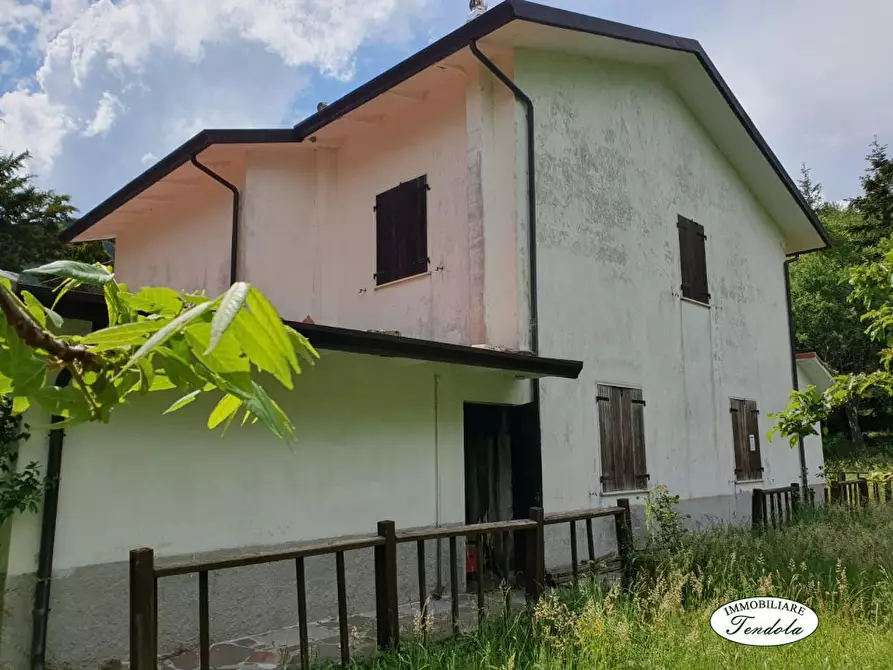 Immagine 2 di Casa indipendente in vendita  a Fivizzano