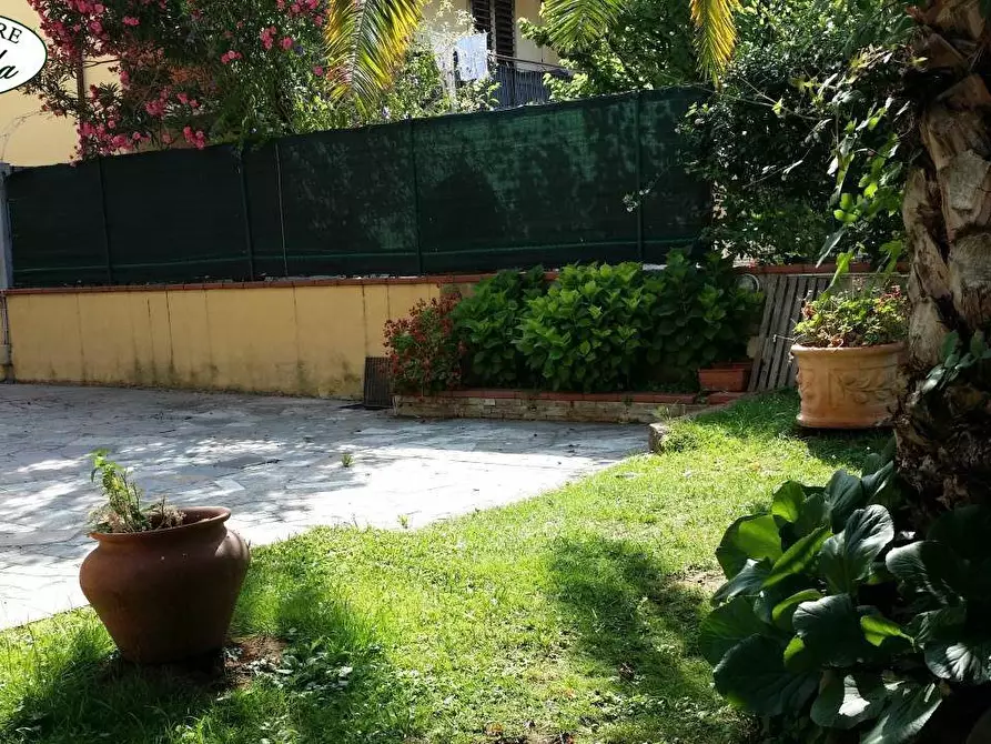Immagine 1 di Casa semindipendente in vendita  a Castelnuovo Magra