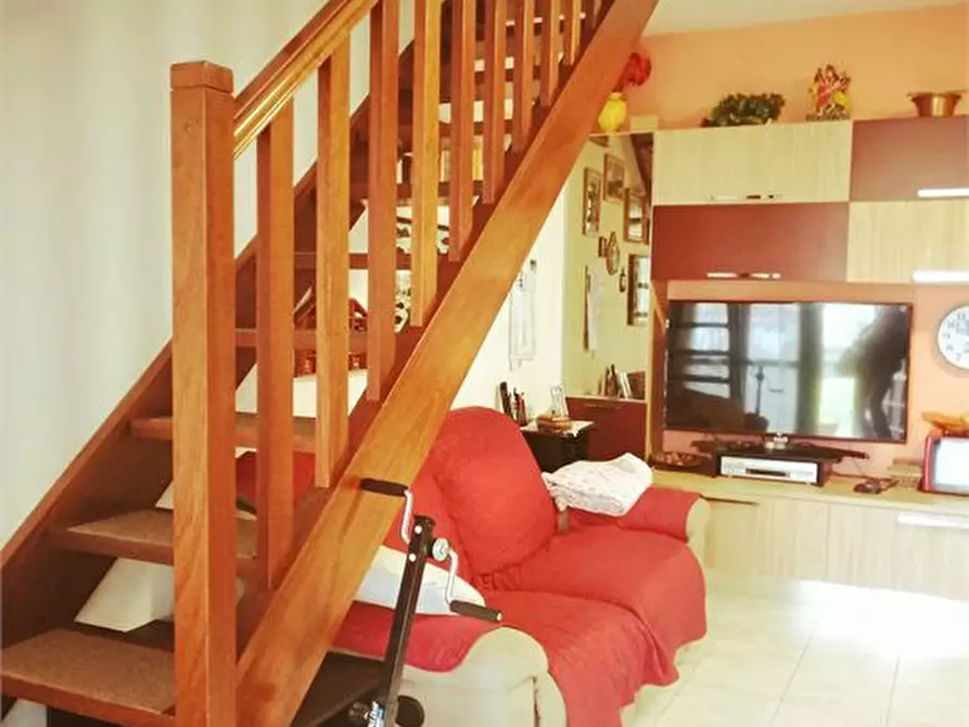 Immagine 3 di Casa semindipendente in vendita  a Ortonovo