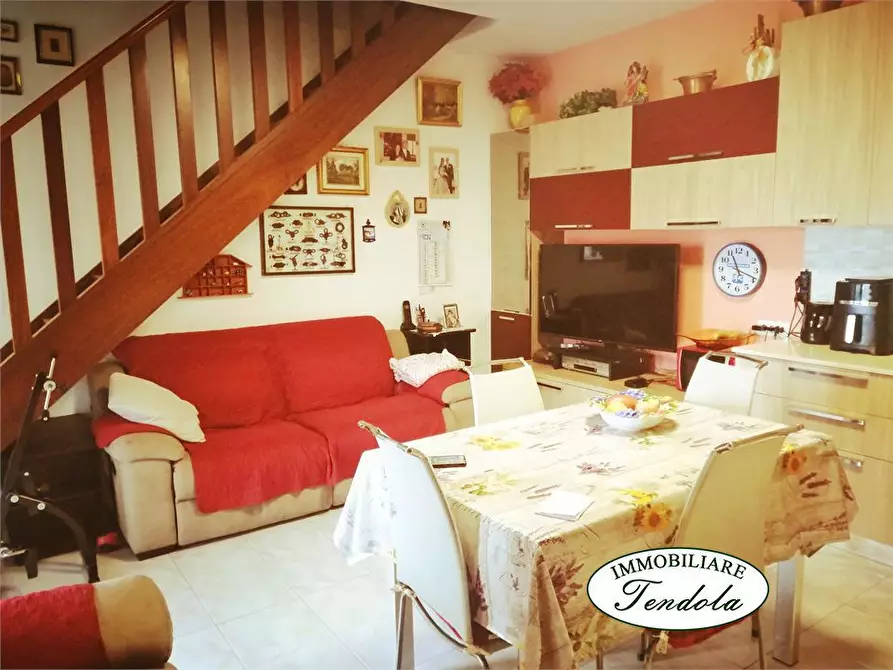 Immagine 1 di Casa semindipendente in vendita  a Ortonovo