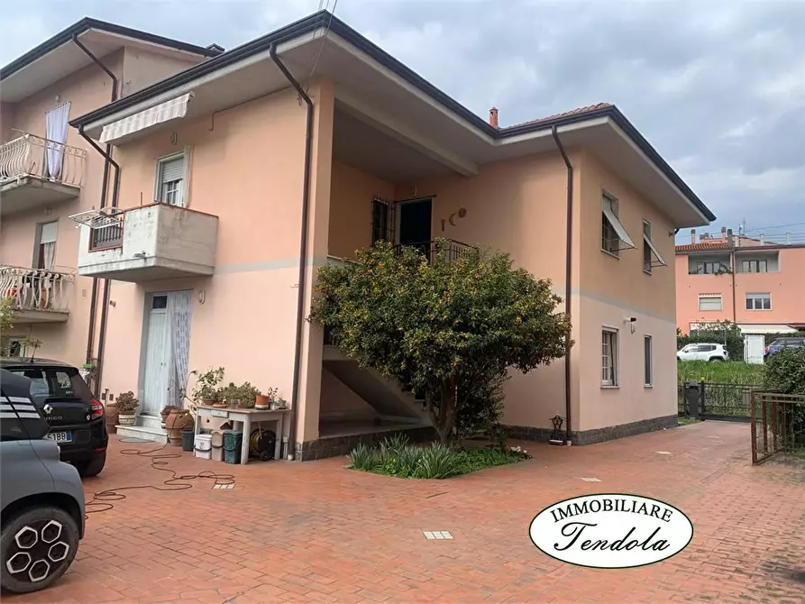 Immagine 1 di Casa semindipendente in vendita  a Ameglia
