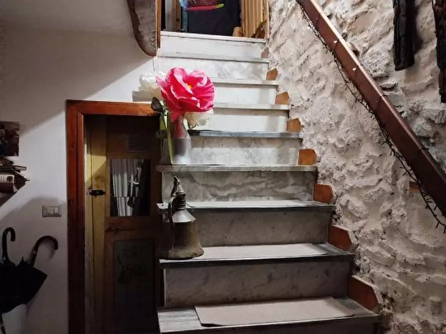 Immagine 4 di Casa semindipendente in vendita  a Fosdinovo