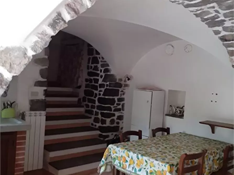Immagine 1 di Casa semindipendente in vendita  a Fivizzano