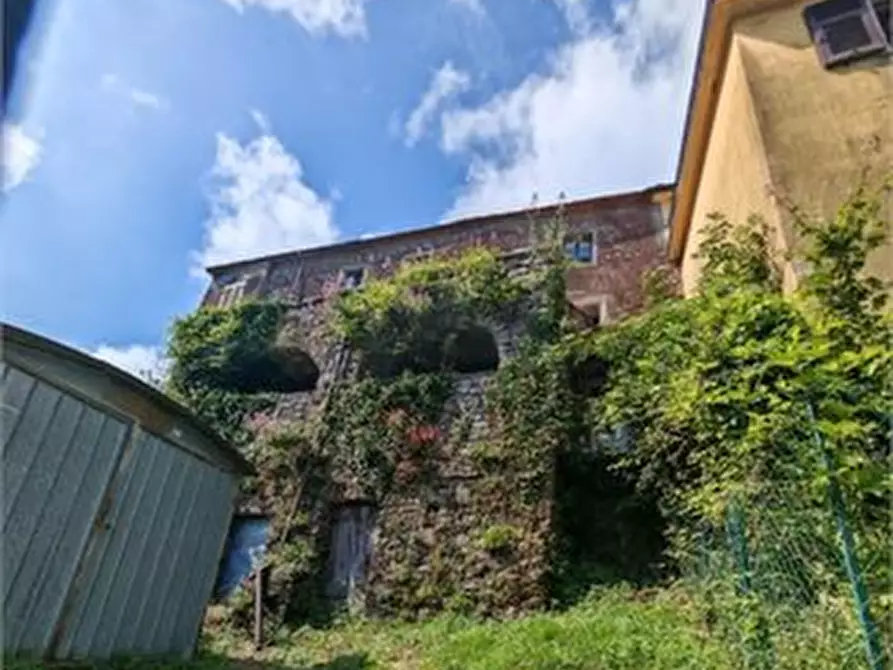 Immagine 10 di Casa semindipendente in vendita  a Fivizzano