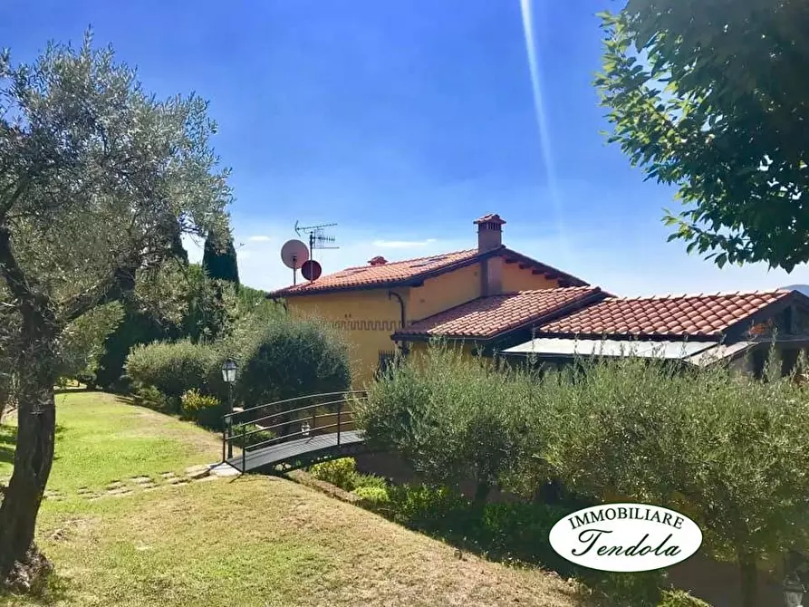 Immagine 5 di Villa in vendita  a Castelnuovo Magra