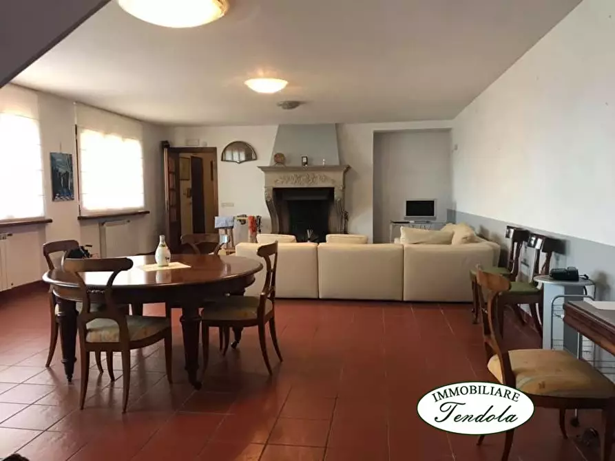 Immagine 10 di Villa in vendita  a Castelnuovo Magra