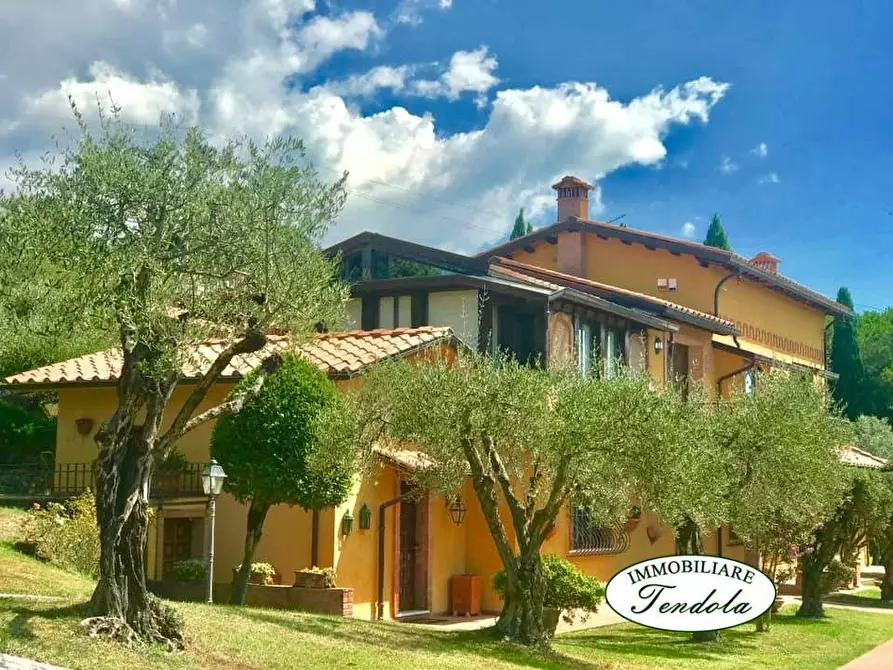 Immagine 6 di Villa in vendita  a Castelnuovo Magra