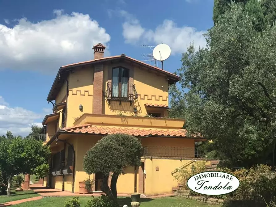 Immagine 1 di Villa in vendita  a Castelnuovo Magra
