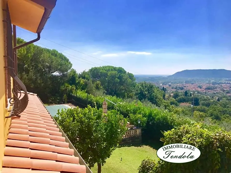 Immagine 8 di Villa in vendita  a Castelnuovo Magra