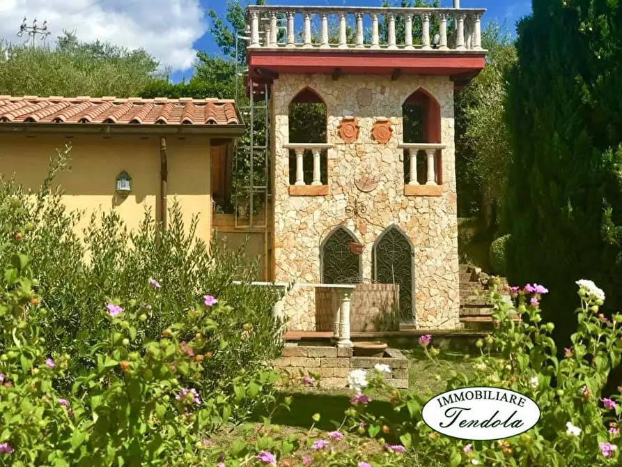 Immagine 3 di Villa in vendita  a Castelnuovo Magra