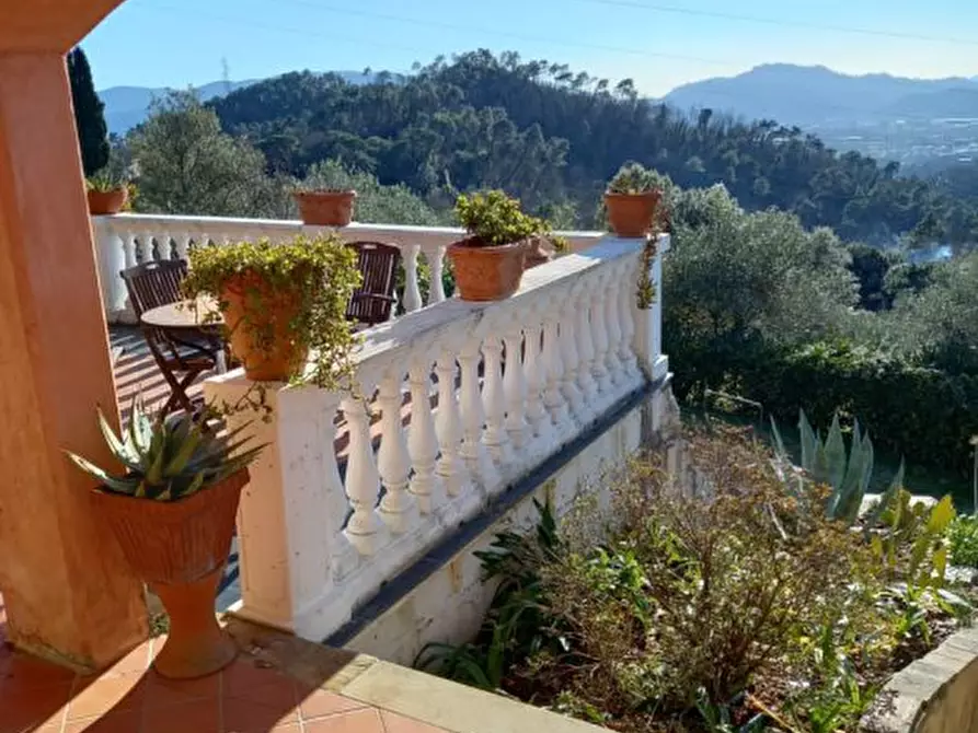 Immagine 5 di Villa in vendita  a Sarzana
