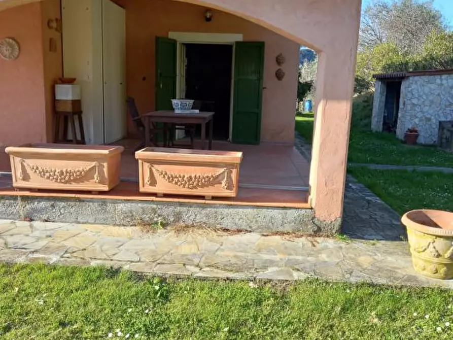 Immagine 3 di Villa in vendita  a Sarzana