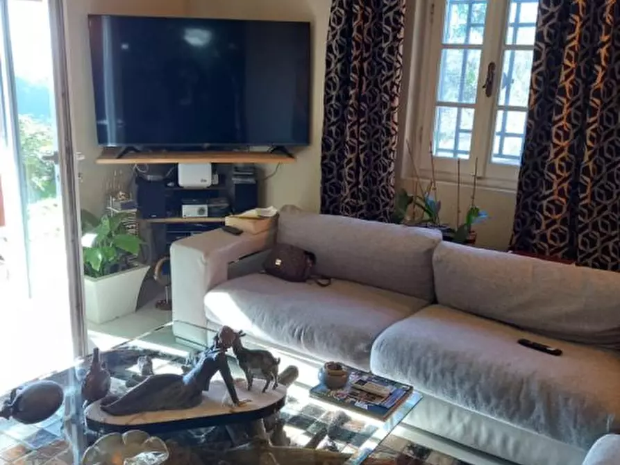 Immagine 9 di Villa in vendita  a Sarzana