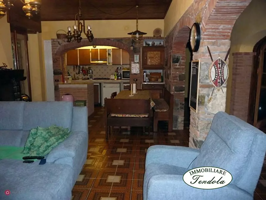 Immagine 5 di Villa in vendita  a Sarzana