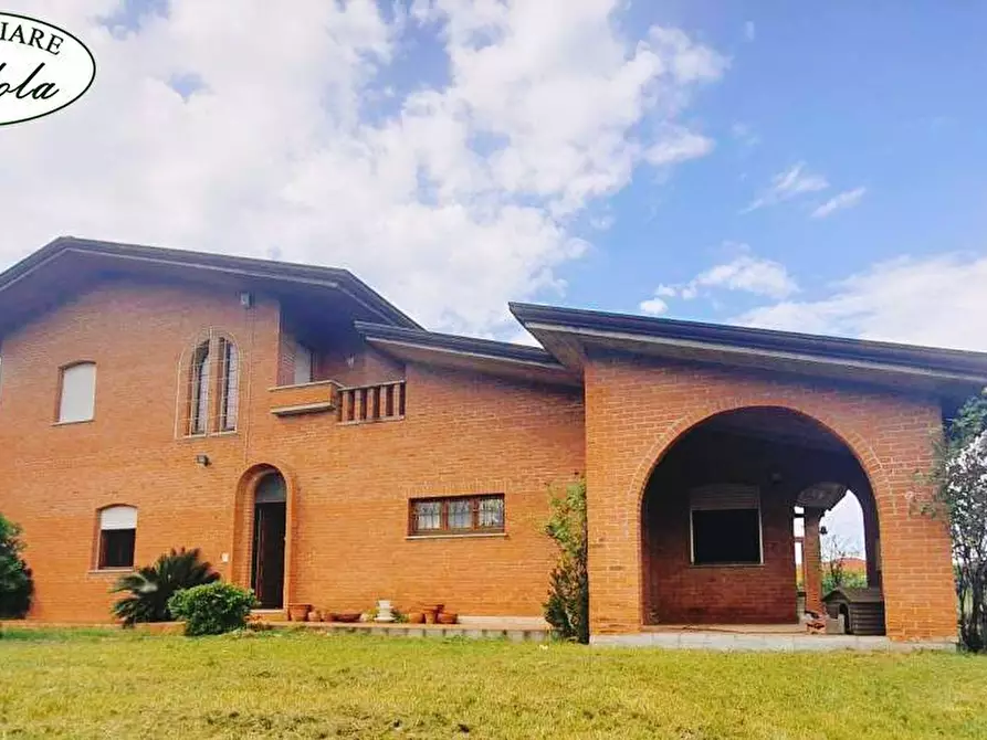 Immagine 8 di Villa in vendita  a Castelnuovo Magra