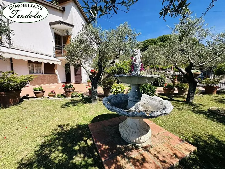 Immagine 1 di Villa in vendita  a Fosdinovo