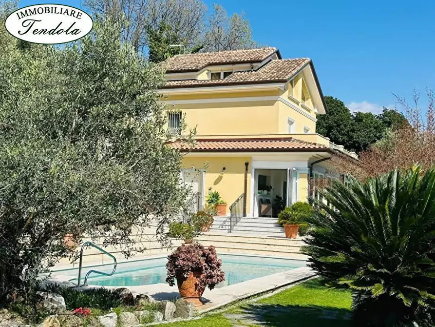 Immagine 6 di Villa in vendita  a Fosdinovo