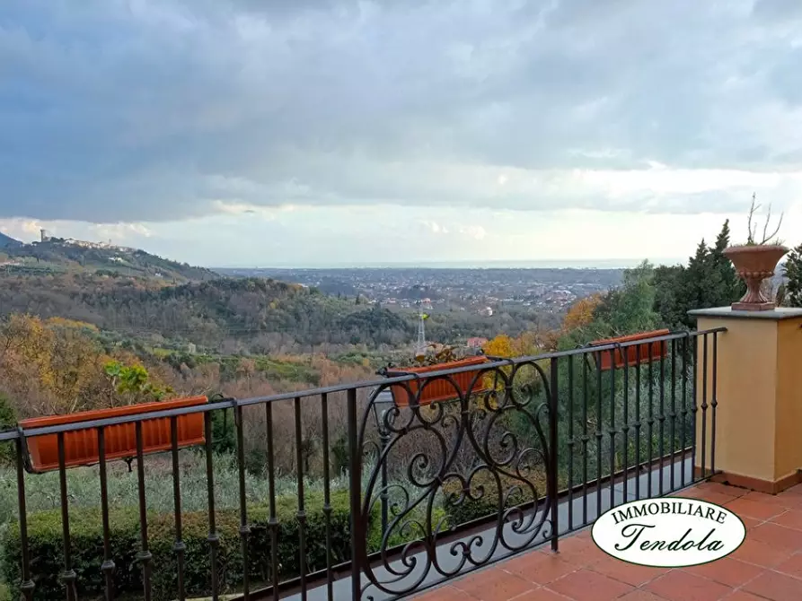 Immagine 5 di Villa in vendita  a Fosdinovo