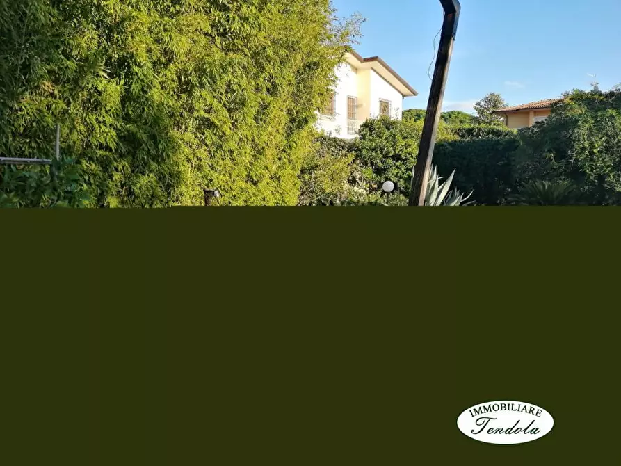 Immagine 3 di Villa in vendita  a Carrara