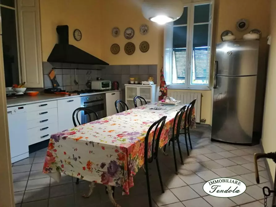 Immagine 6 di Villa in vendita  a Carrara